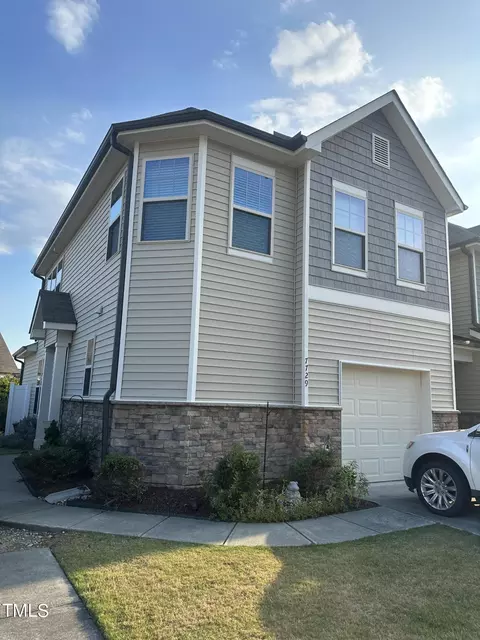 7729 Weathered Oak Way, Raleigh, NC 27616