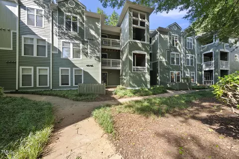 1221 Westview Ln #305, Raleigh, NC 27605