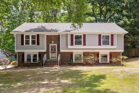1035 Ivy Ln, Cary, NC 27513