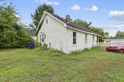 907 Blount St, Smithfield, NC 27577 photo 3