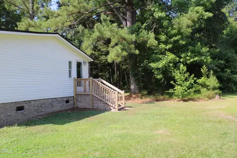 515 W 7th St, Kenly, NC 27542 photo 6