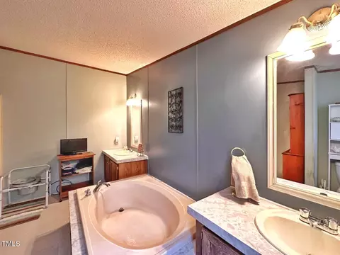 Bath - 2709 Cliffside Dr, Durham, NC 27704 photo 2 of 5