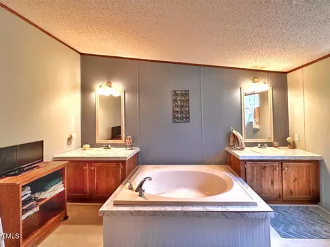 Bath - 2709 Cliffside Dr, Durham, NC 27704 photo 3 of 5