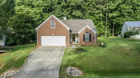 112 Falmouth Ct, Clayton, NC 27527