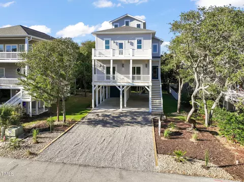 121 Atkinson Rd, Surf City, NC 28445