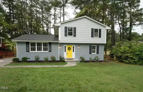 3225 Huntleigh Dr, Raleigh, NC 27604