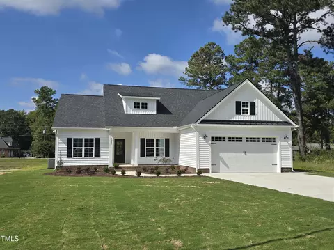 1047 N Lincoln St, Benson, NC 27504