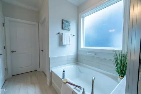 Bath - 1028 Chamblee Ct, Durham, NC 27703 photo 3 of 4