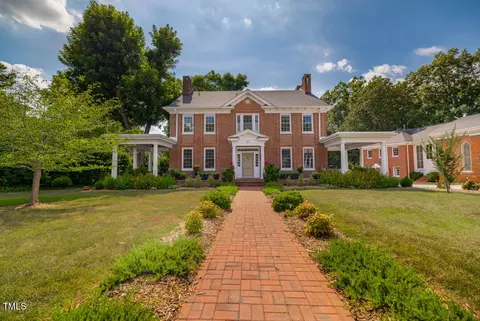 327 N Main St, Warrenton, NC 27589