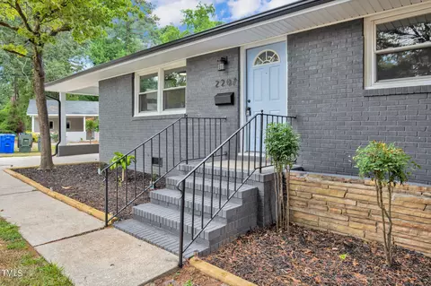 2207 Mcbain Dr, Fayetteville, NC 28305