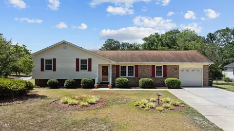 2013 Blackfriars Rd, Fayetteville, NC 28304