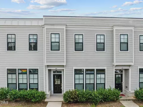 130 Philips Sq, Chapel Hill, NC 27516