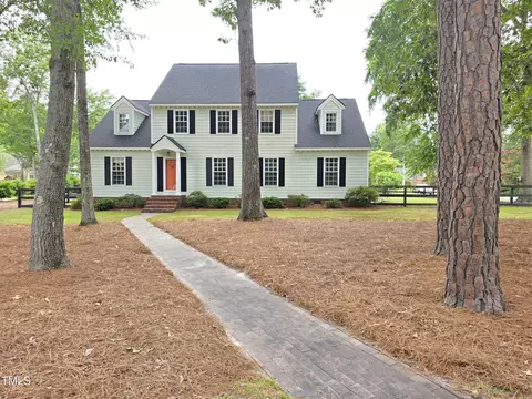 1202 Chestnut Dr, Smithfield, NC 27577