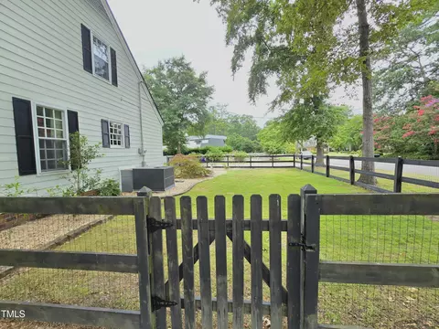 1202 Chestnut Dr, Smithfield, NC 27577 photo 6