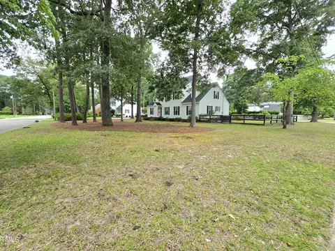 1202 Chestnut Dr, Smithfield, NC 27577 photo 5