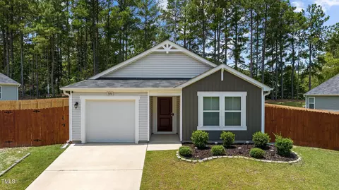 546 Old Salem Dr, Spring Lake, NC 28390