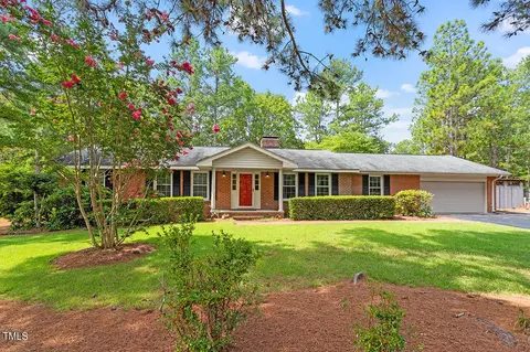 215 Haldane Dr, Southern Pines, NC 28387