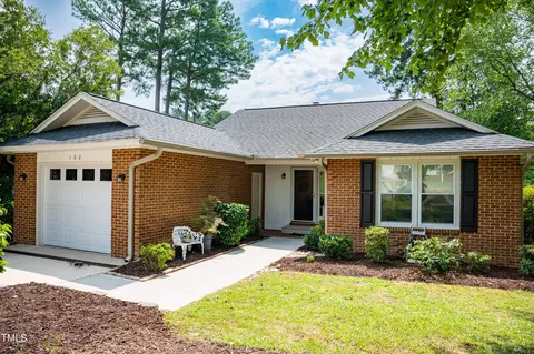 102 Lakeshore Dr, Durham, NC 27713