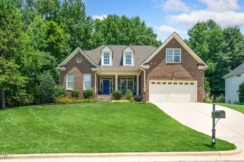 121 Bells Walk Ct, Holly Springs, NC 27540