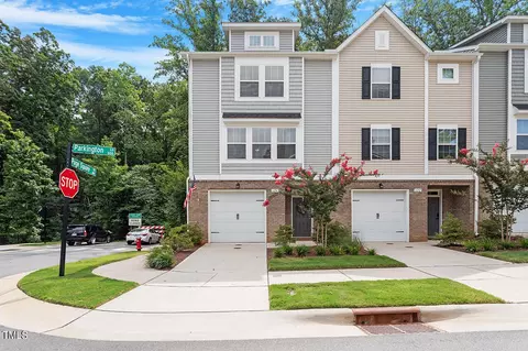 624 Parkington Ln, Cary, NC 27513