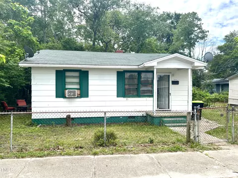 504 Lake Ave, Spring Lake, NC 28390