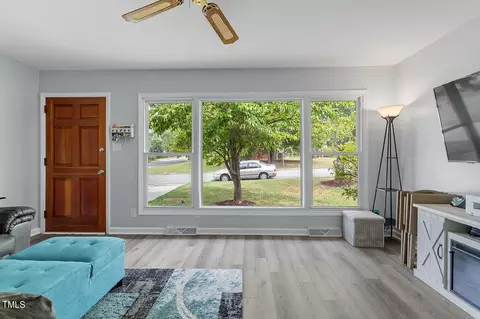 744 Oakgrove Dr, Graham, NC 27253