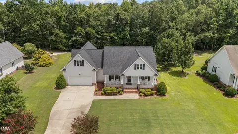 144 Pinecroft Dr, Dunn, NC 28334 photo 2