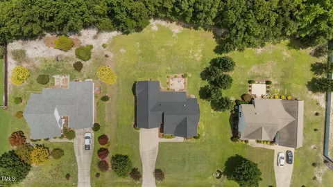 144 Pinecroft Dr, Dunn, NC 28334 photo 5