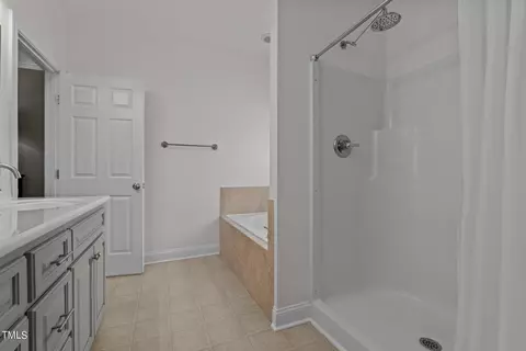 144 Pinecroft Dr, Dunn, NC 28334 photo 9