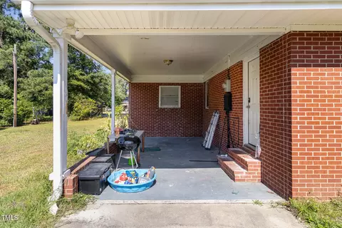 201 Phillips St, Smithfield, NC 27577 photo 3