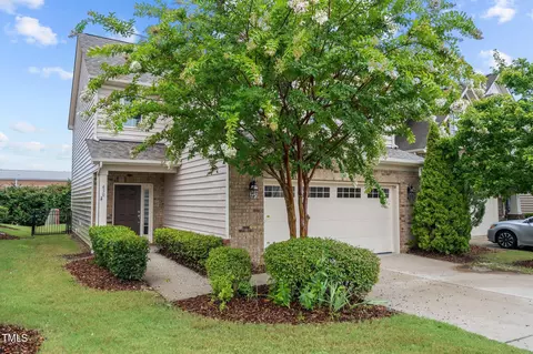430 Windy Peak Loop, Cary, NC 27519 photo 2
