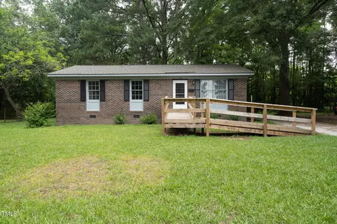 104 Busbee Ct, Enfield, NC 27823