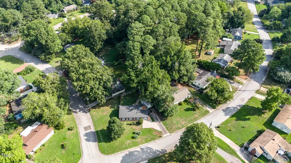 View/Area - 3301 Apache Dr, Raleigh, NC 27609 photo 3 of 5