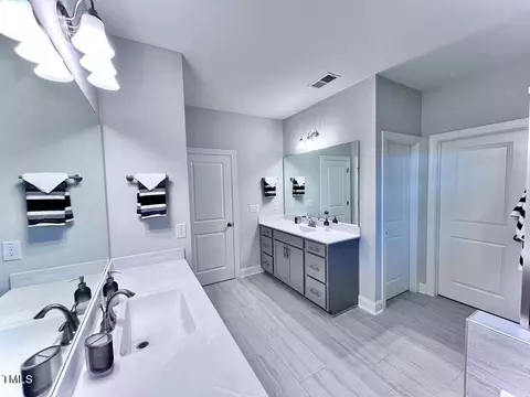 Bath - 2017 Mavin Place Pl, Durham, NC 27703 photo 6 of 12