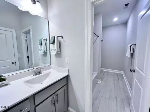 Bath - 2017 Mavin Place Pl, Durham, NC 27703 photo 10 of 12