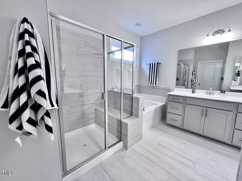 Bath - 2017 Mavin Place Pl, Durham, NC 27703 photo 4 of 12