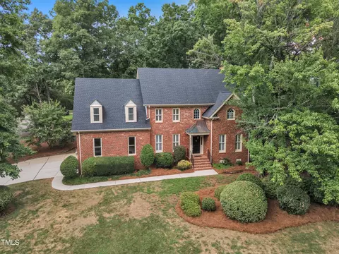204 Stoneleigh Dr, Cary, NC 27511