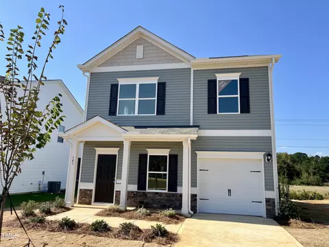141 Courtside Dr, Dunn, NC 28334