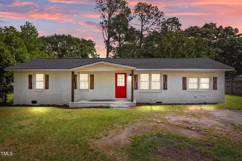 202 Brentwood Dr, Dudley, NC 28333