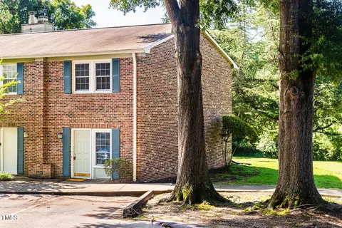 108 Chaucer Ct, Carrboro, NC 27510