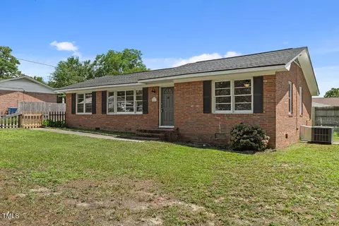 262 Squire Ln, Fayetteville, NC 28303