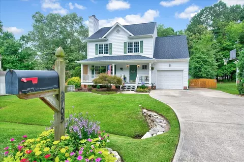 2705 Glastonbury Rd, Apex, NC 27539