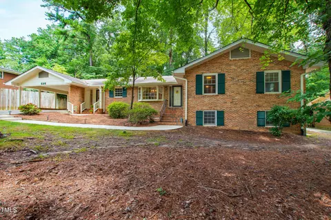 525 Ellynn Dr, Cary, NC 27511