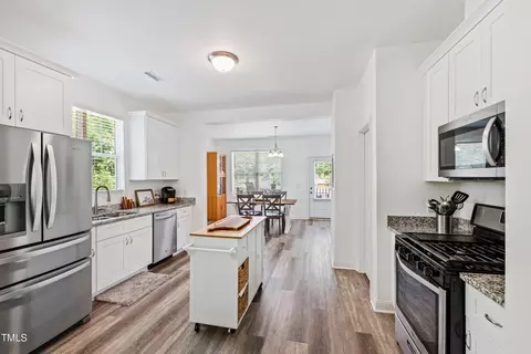 527 E Pine Ave, Wake Forest, NC 27587 photo 2