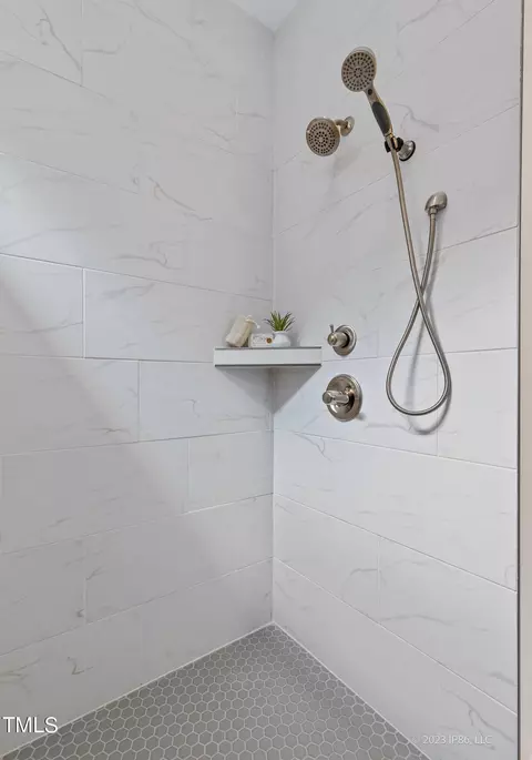 Bath - 2036 Kingman Rd, Durham, NC 27713 photo 3 of 5