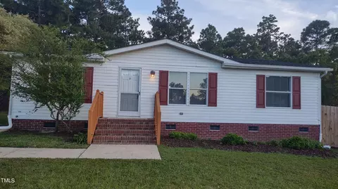 437 W Northpoint Rd, Spring Lake, NC 28390