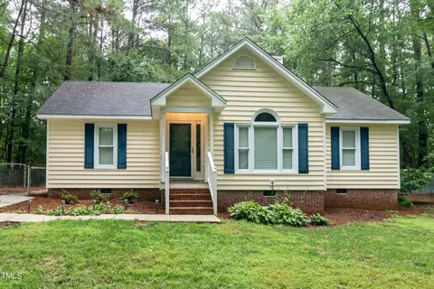 608 Creekside Dr, Clayton, NC 27520