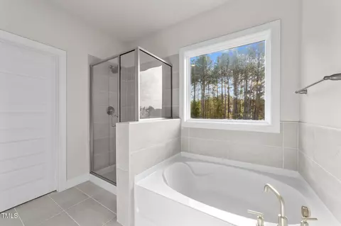 Bath - 90 Merrifield Ln, Garner, NC 27529 photo 3 of 5