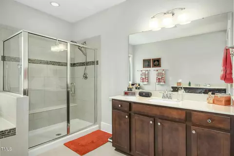 Bath - 806 Adeline Ct, Durham, NC 27713 photo 4 of 5