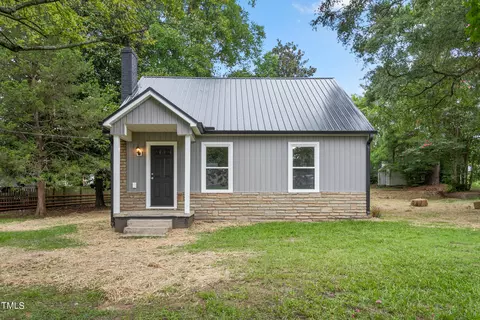 112 Roxboro St, Haw River, NC 27258